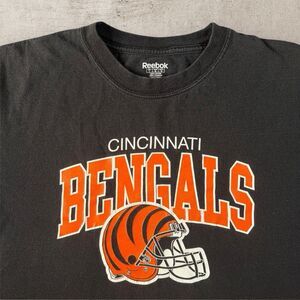 Y2K Cincinnati Bengals Graphic Shirt Large Reebok Helmet Spell Out NFL 2000s